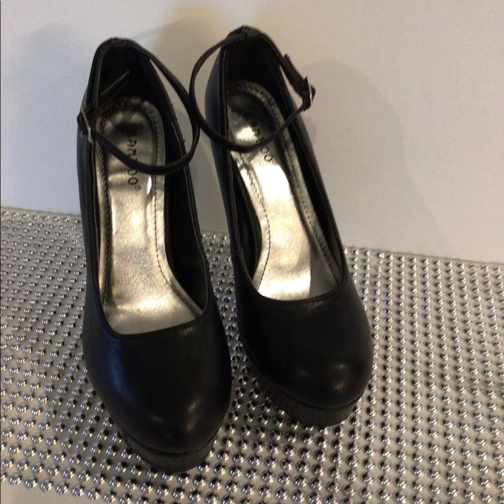 New Size 8 - Picture 3 of 5